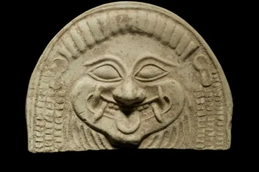 Antefix eines Gorgonenhauptes, aus Tarent, ca. 6. Jahrhundert v. Chr.
